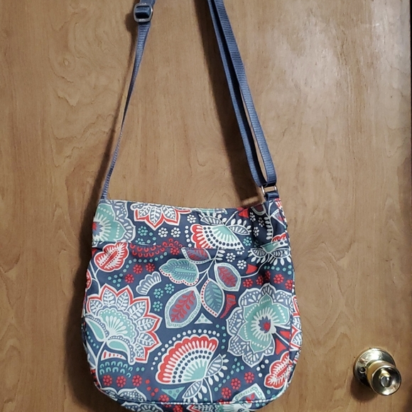 Bundle it! Vera Bradley super cute crossbody purse! - Picture 2 of 7